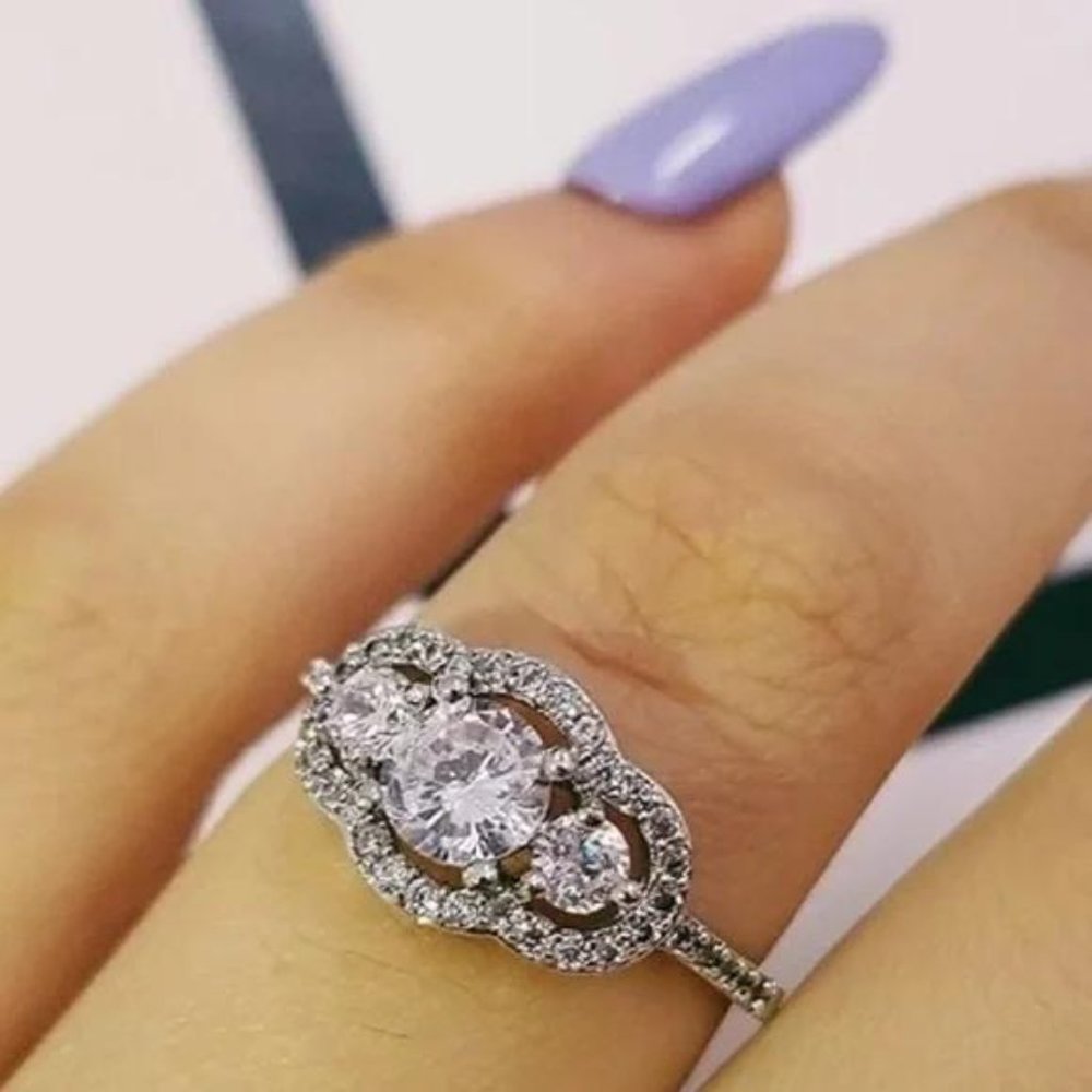 NEW 925 STERLING SILVER THREE STONES RING, BEAUTIFUL RING, SHINY RING.